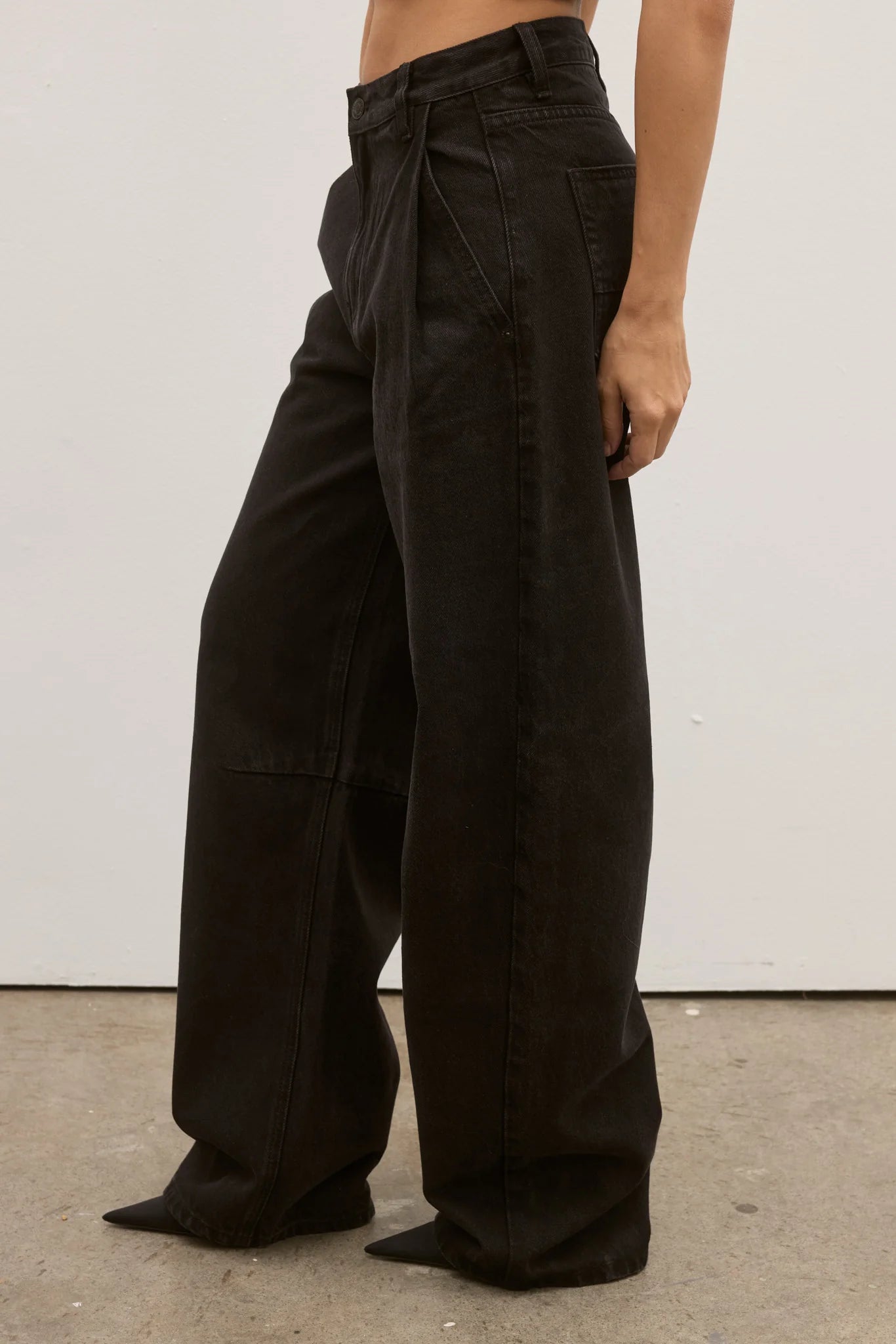 Bayse Brand Aston Jean | Backstage Black