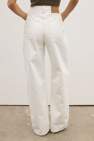 Bayse Brand Aston Jean | Geisha White
