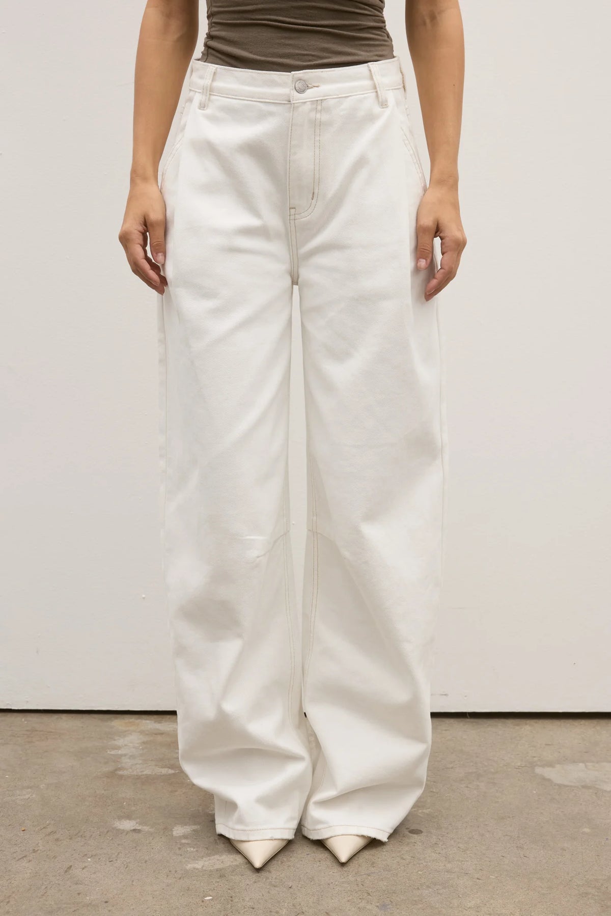 Bayse Brand Aston Jean | Geisha White