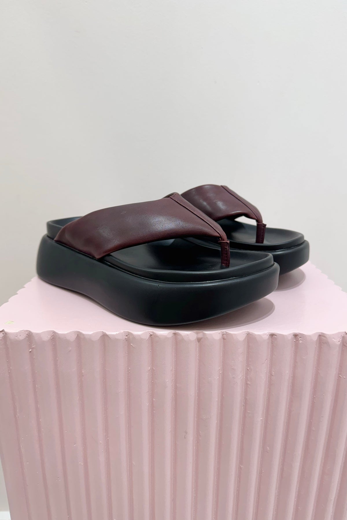 Alias Mae Cullen Platform Thong Slide | Burgandy