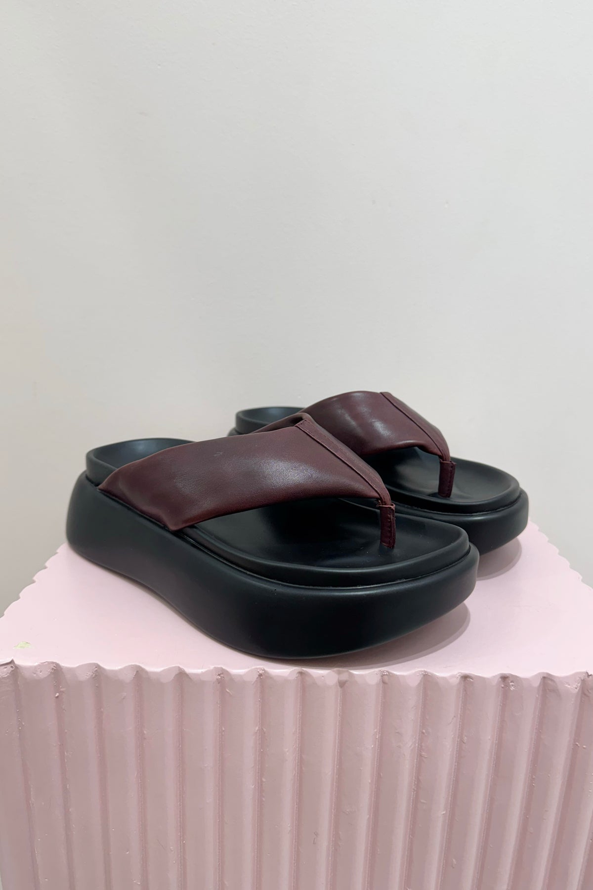 Alias Mae Cullen Platform Thong Slide | Burgandy