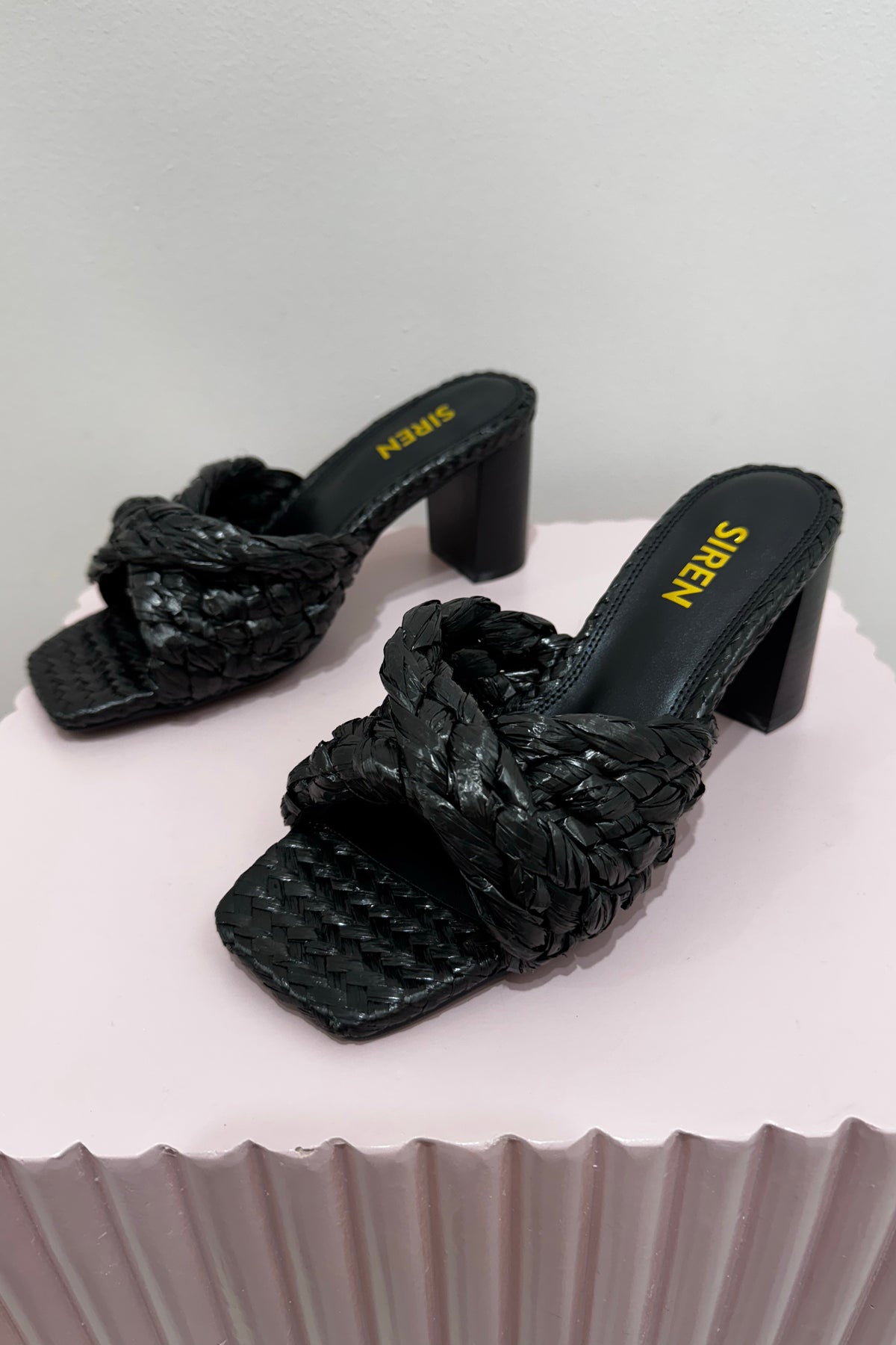 Siren Shoes Rudy Raffia Mule | Black