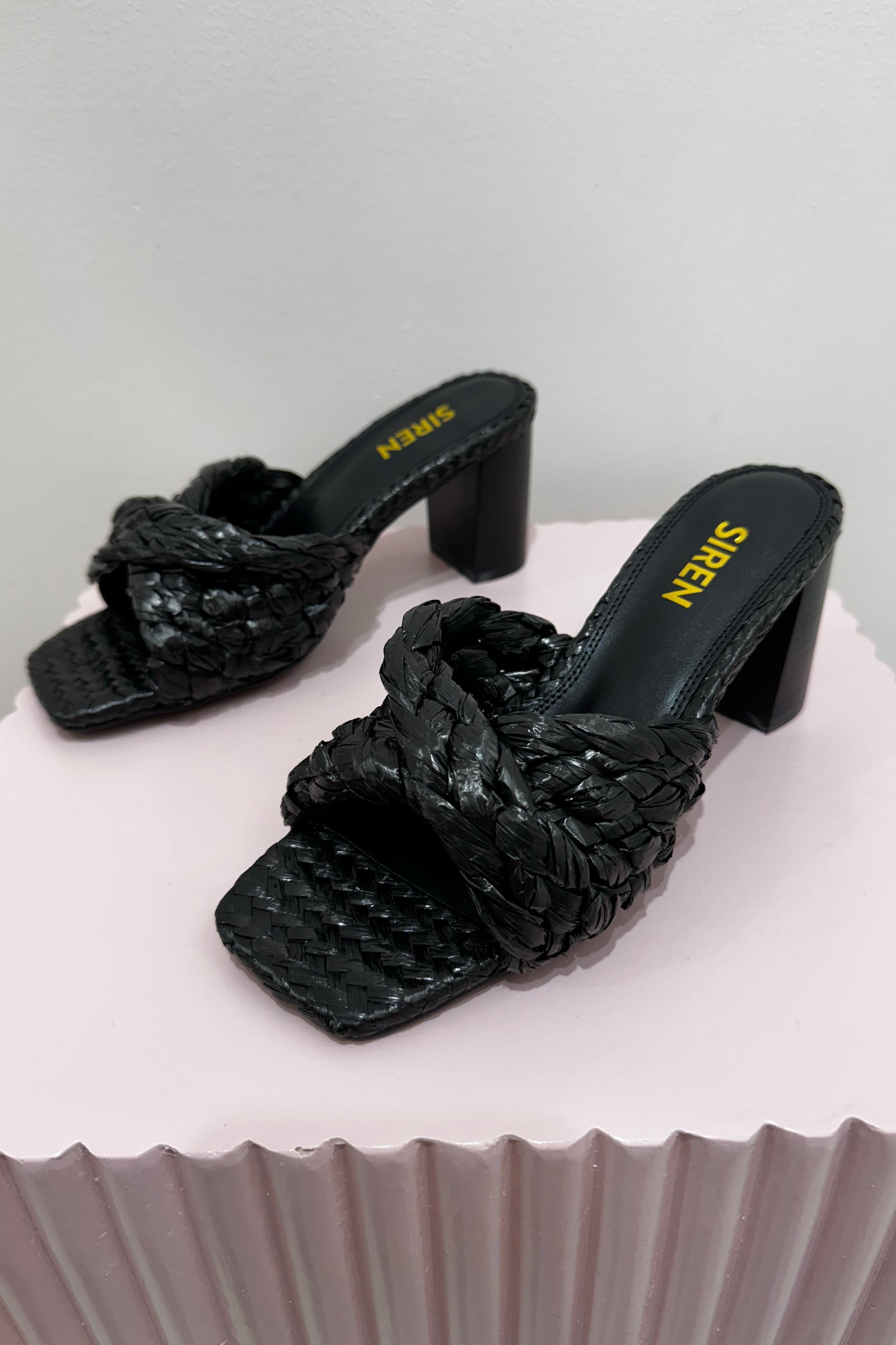 Siren Shoes Rudy Raffia Mule | Black