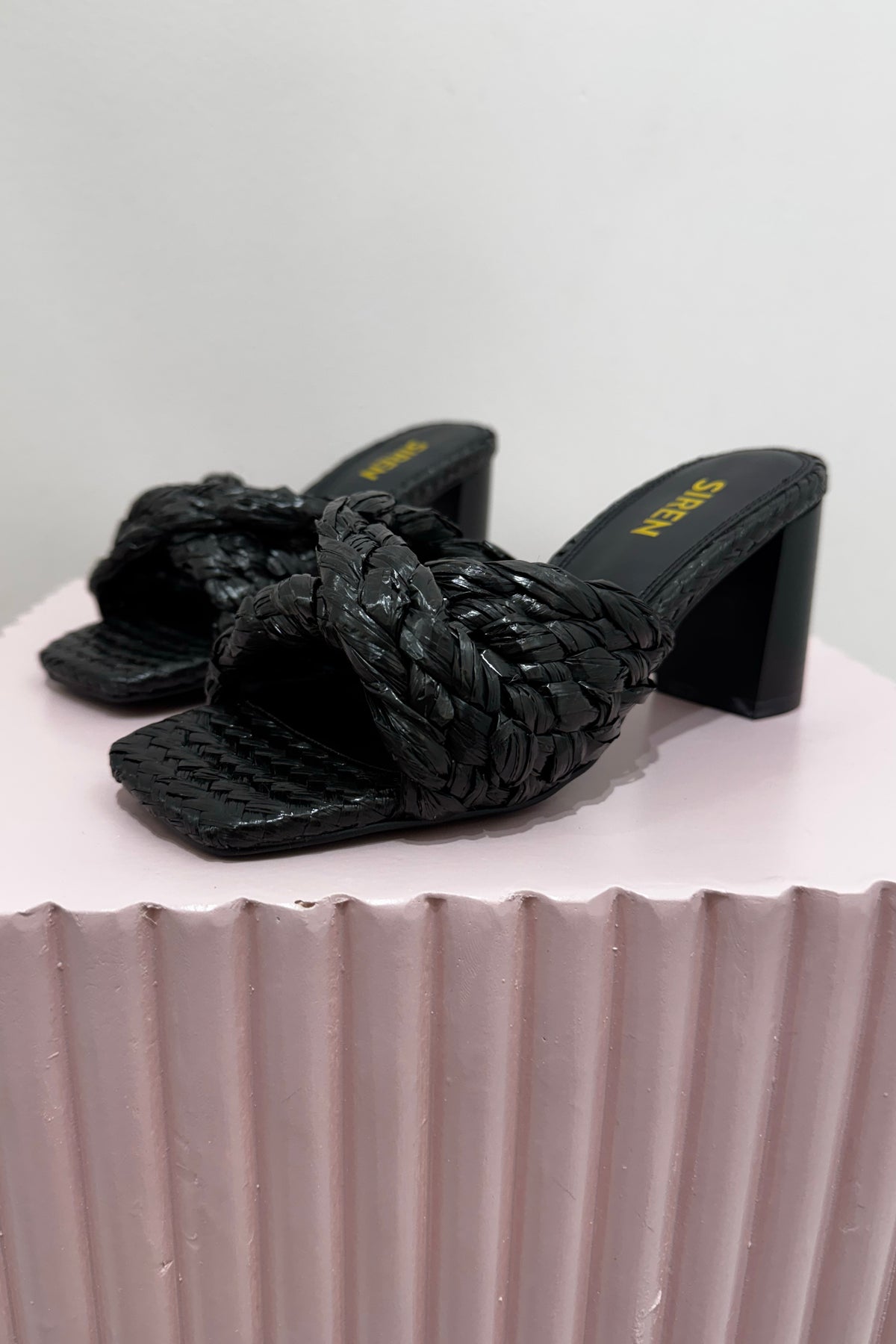 Siren Shoes Rudy Raffia Mule | Black