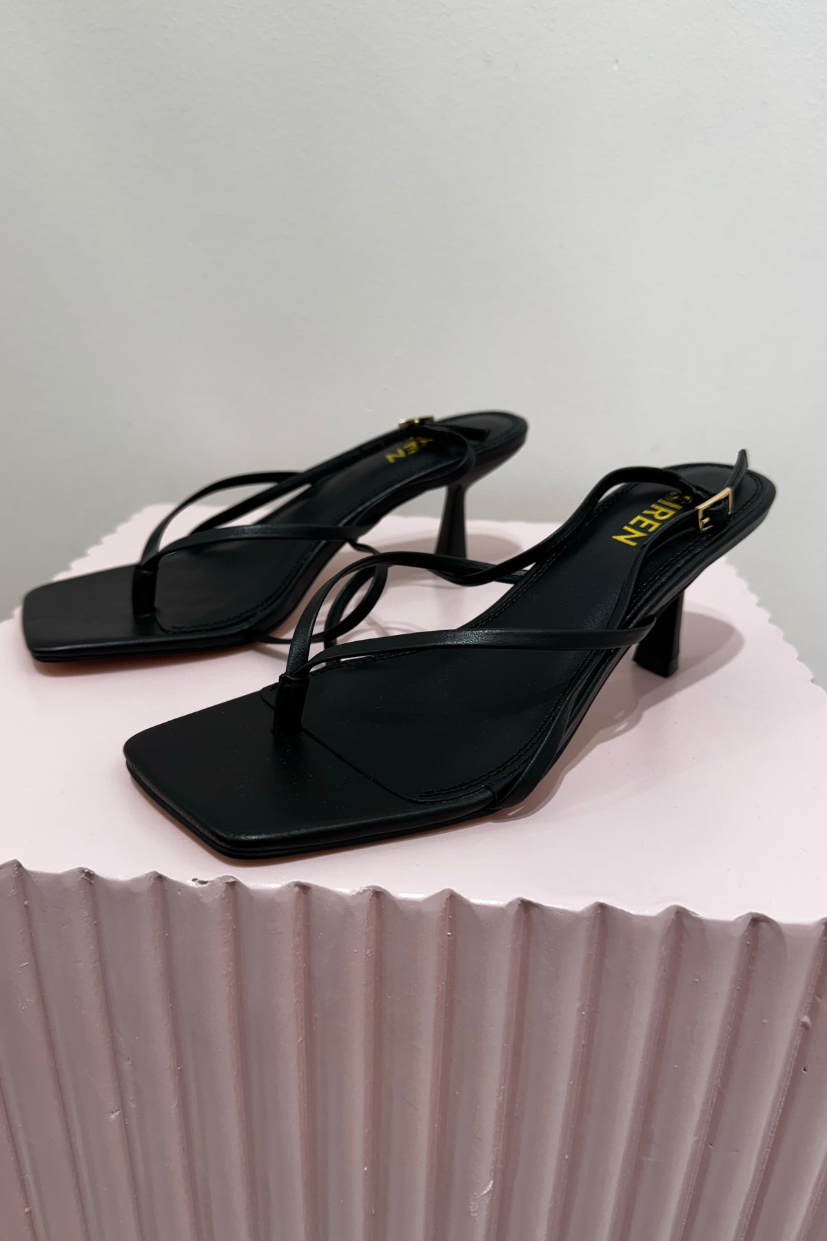 Siren Santorini Strappy Thong Heel | Black Leather