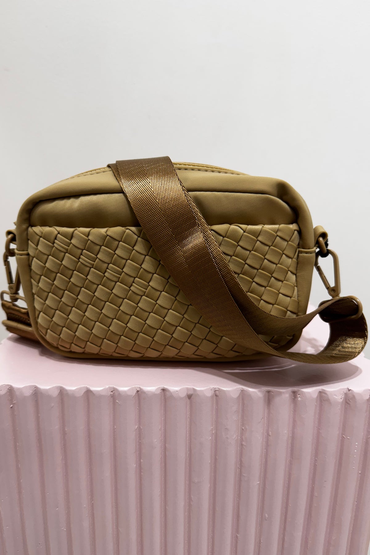 Sol And Selene Inspiration Woven Neoprene Bag | Nude