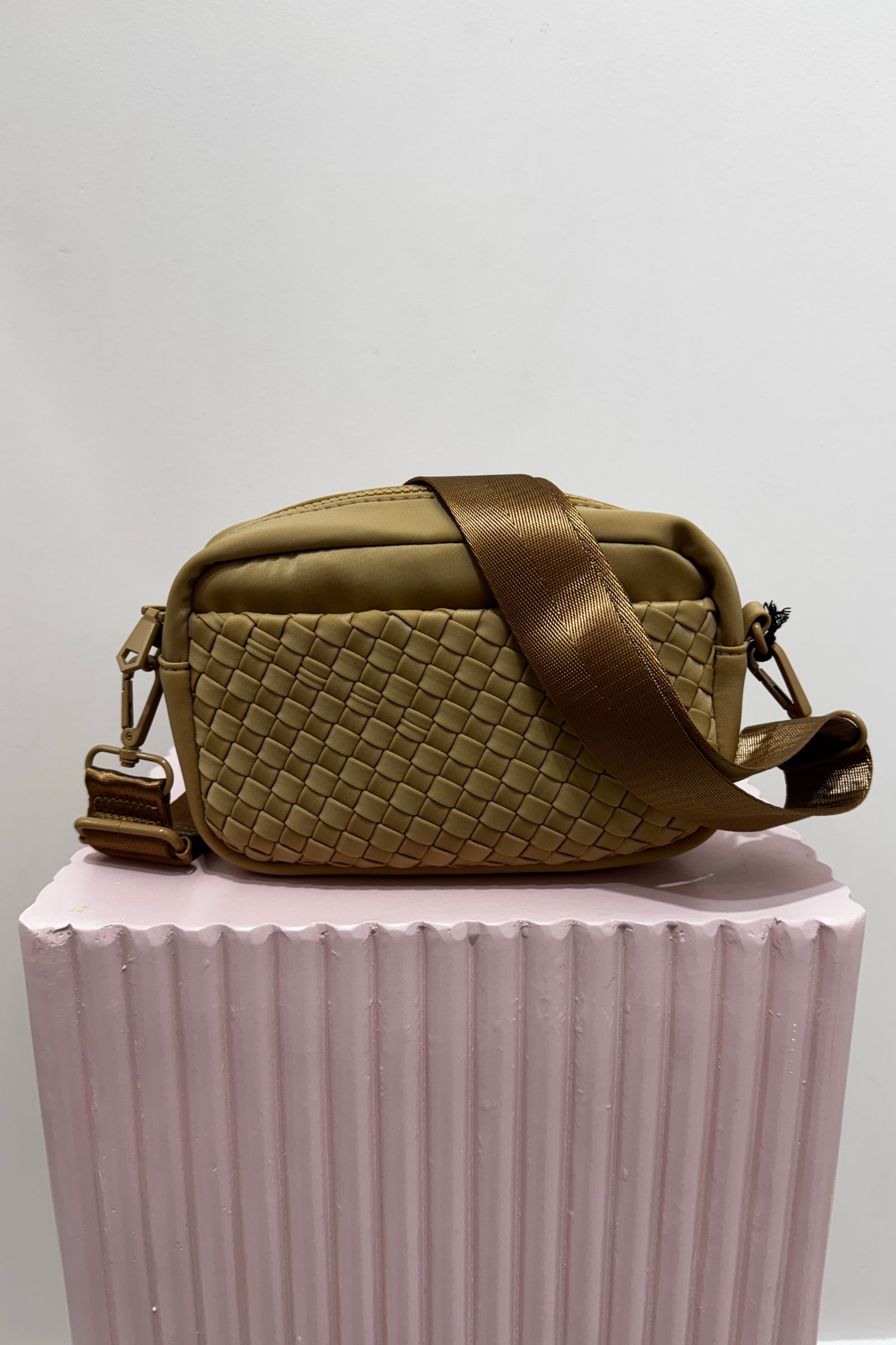 Sol And Selene Inspiration Woven Neoprene Bag | Nude