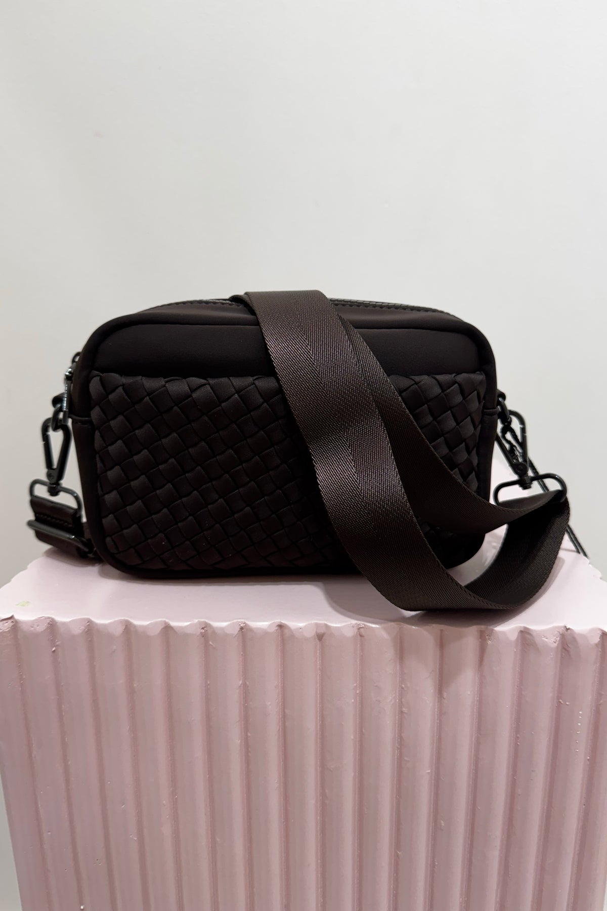 Sol And Selene Inspiration Woven Neoprene Bag | Chocolate