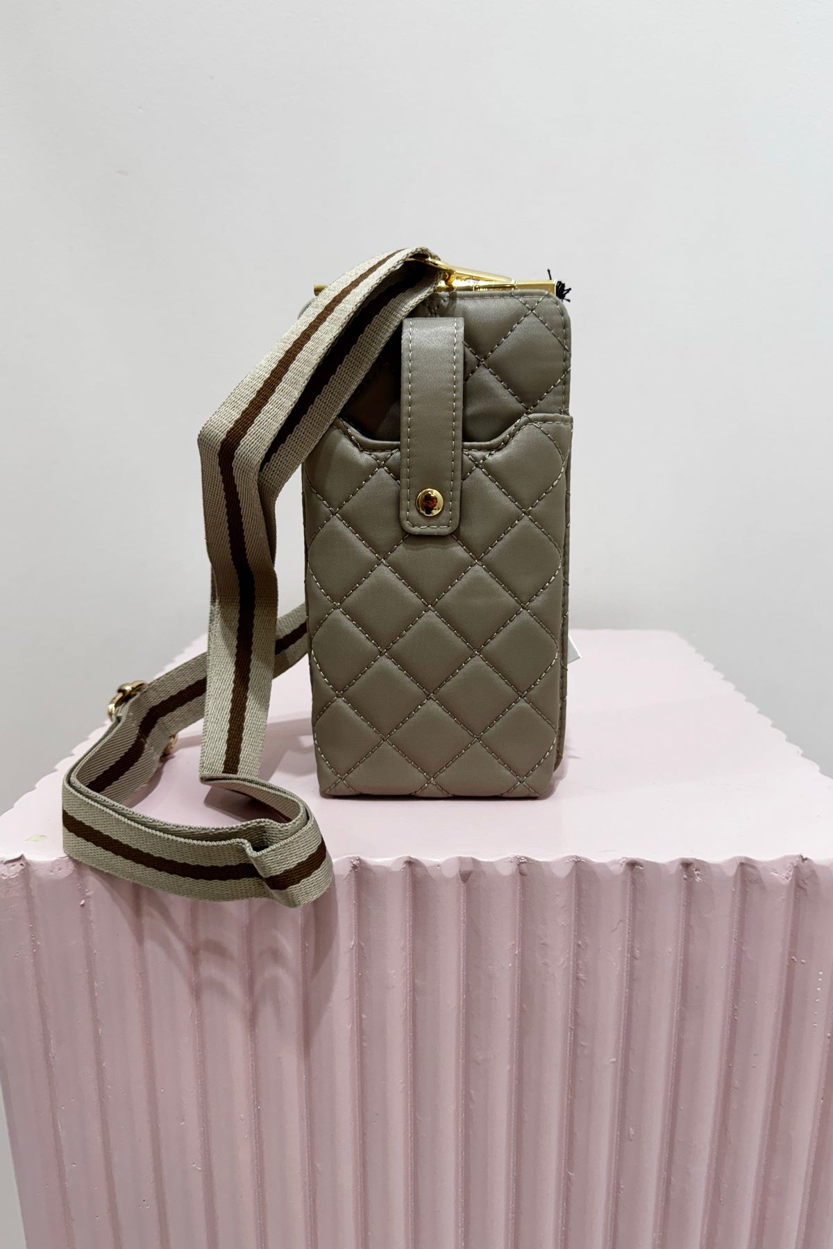 Sol And Selene Duality Quilted Cell Phone Cross Body Bag | Nude