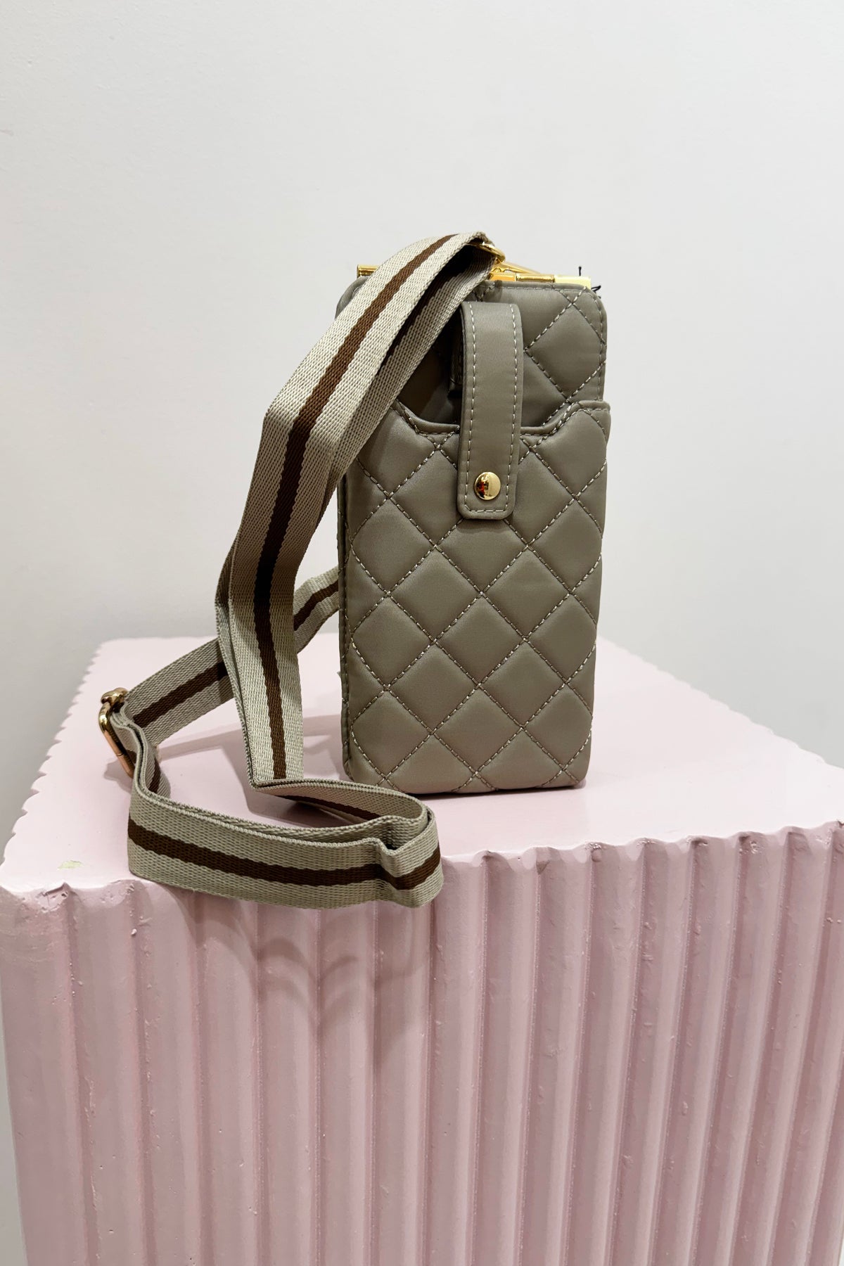 Sol And Selene Duality Quilted Cell Phone Cross Body Bag | Nude