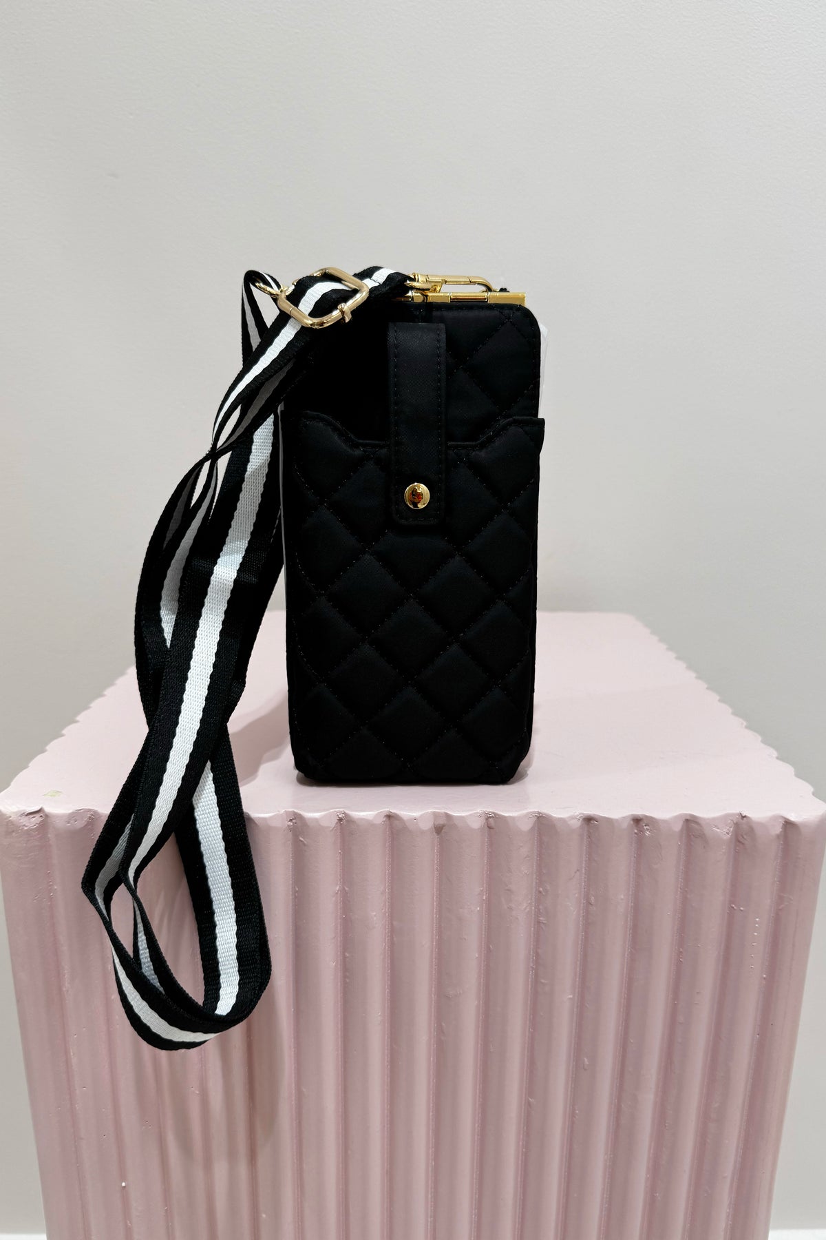 Sol And Selene Duality Quilted Cell Phone Cross Body Bag | Black