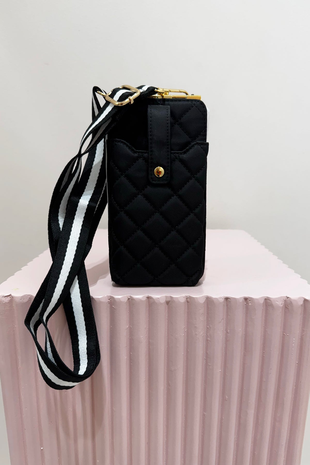 Sol And Selene Duality Quilted Cell Phone Cross Body Bag | Black