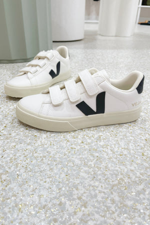 Veja Recife Chromefree Leather | Extra-White W/ Black