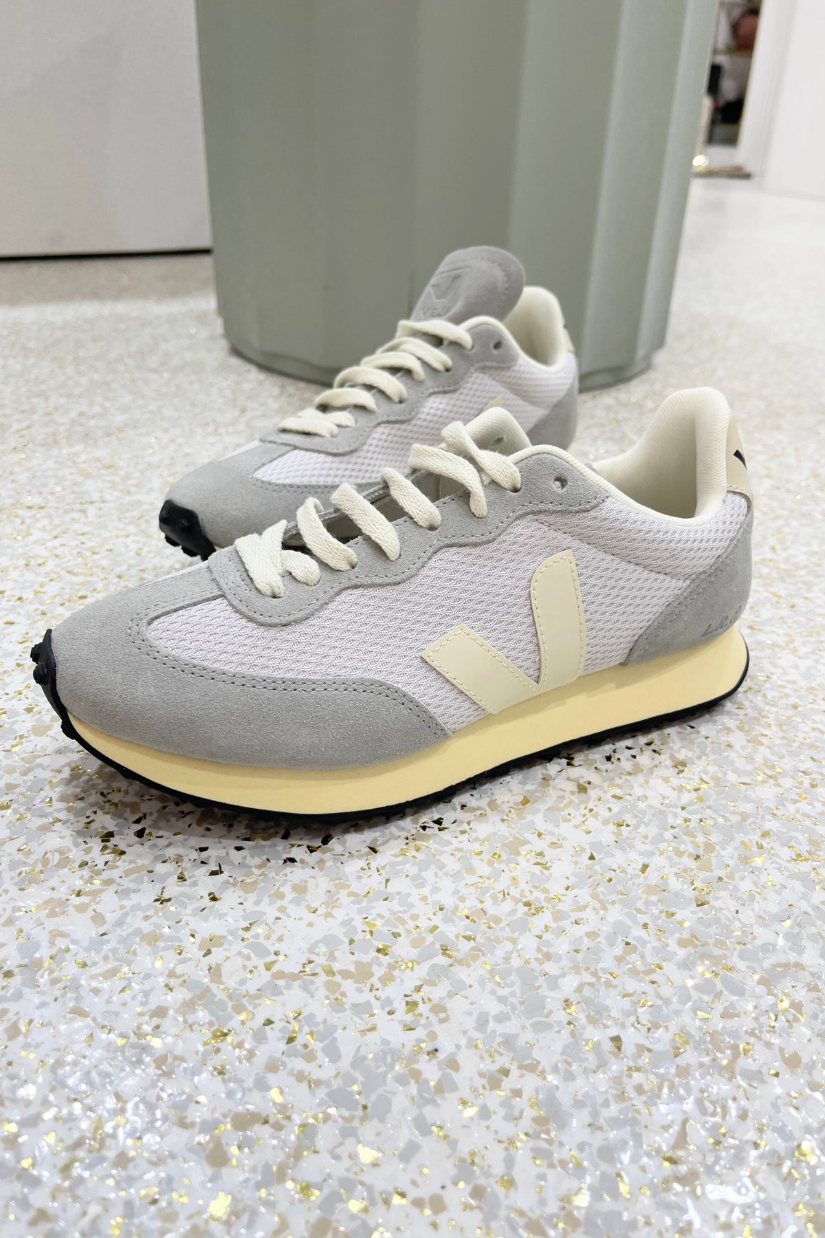 VEJA Rio Branco Alveomesh | Light Grey