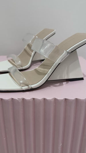Lana Wilkinson Brooke Pyramid Wedge Sandal | Ivory
