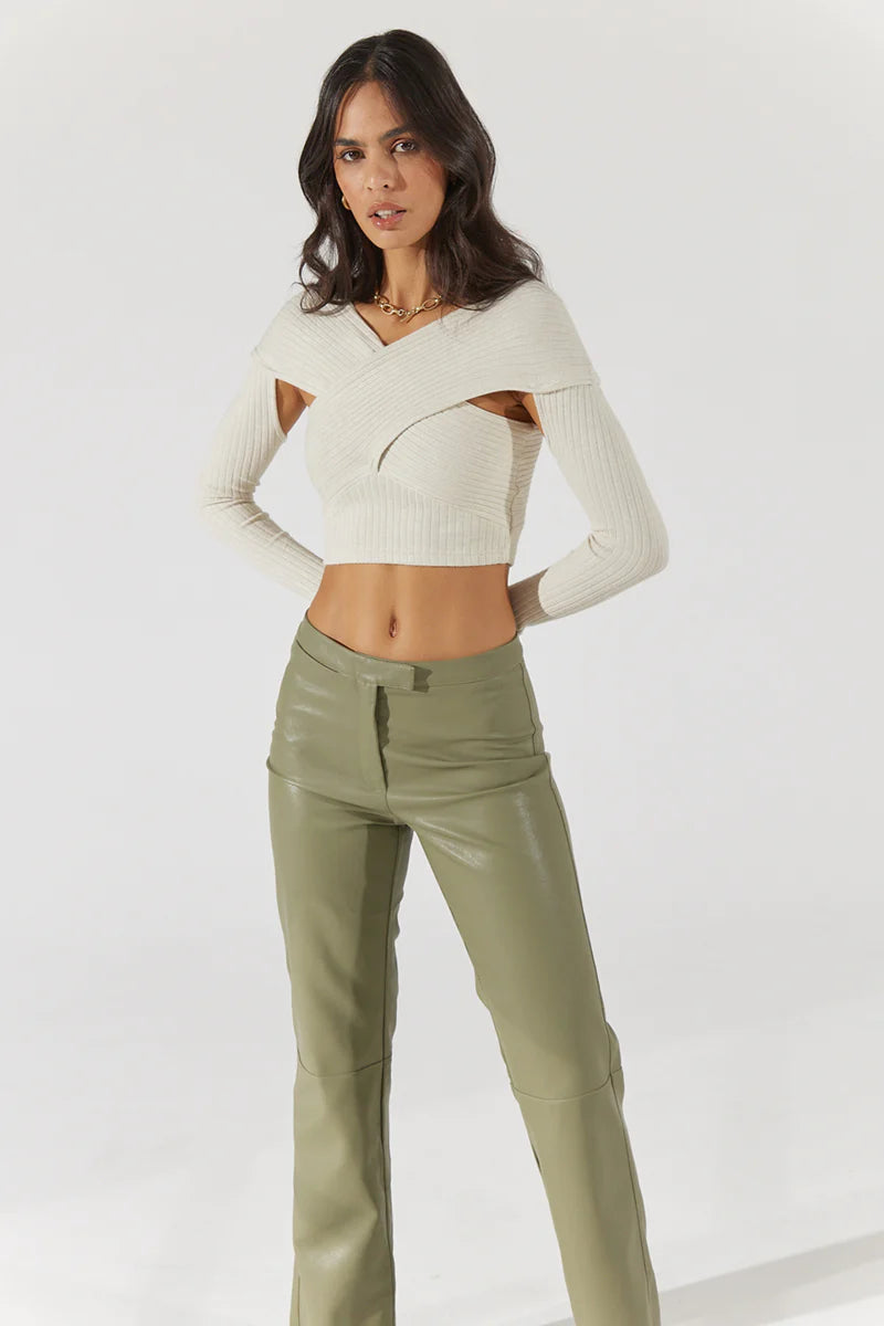 SOVERE Emote Crop Almond