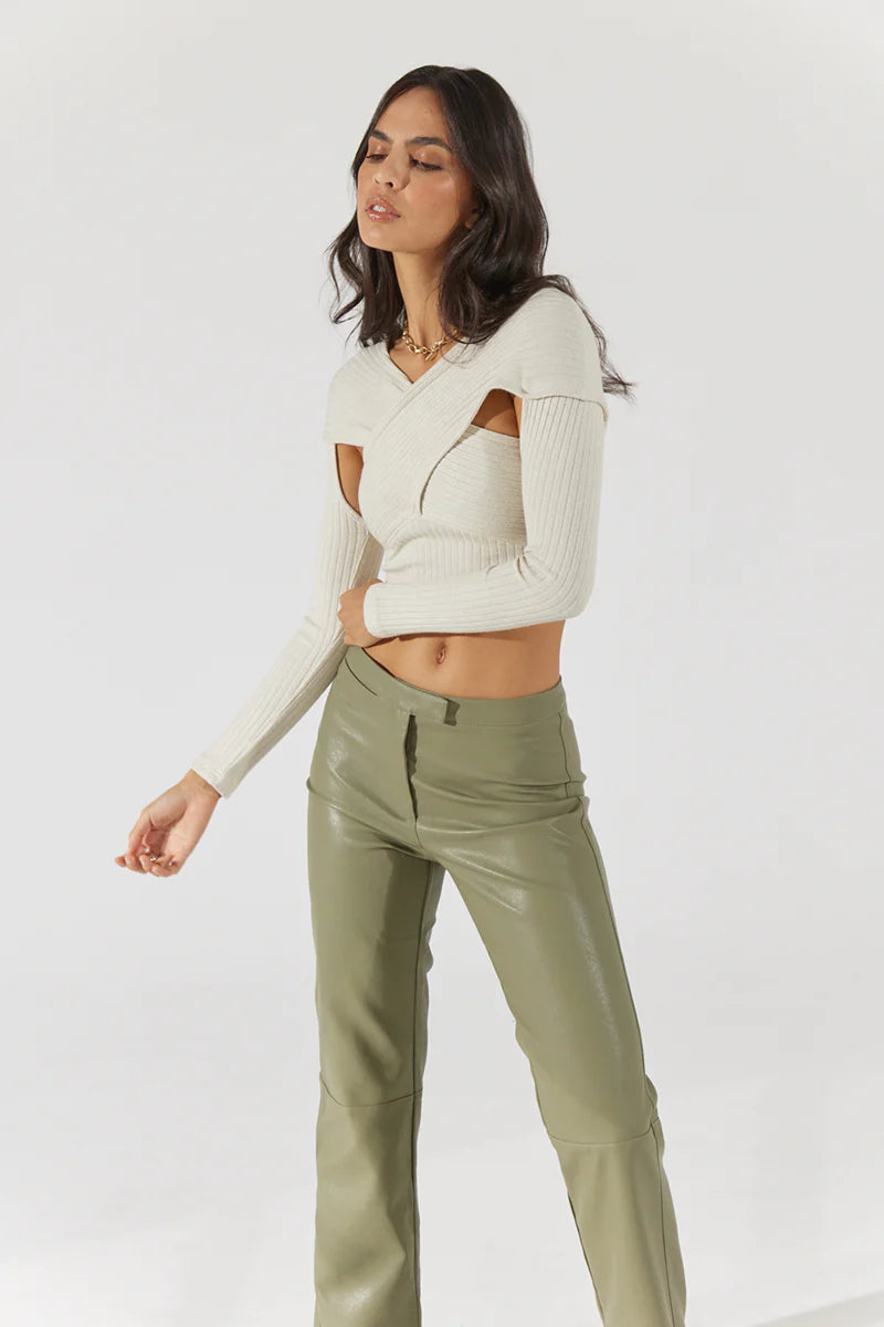 SOVERE Emote Crop Almond