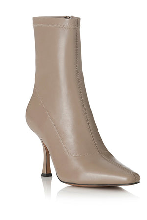 Alias Mae Carmen Boot In Taupe