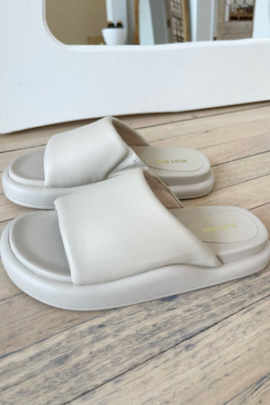 Alias Mae Thea Slide | Bone