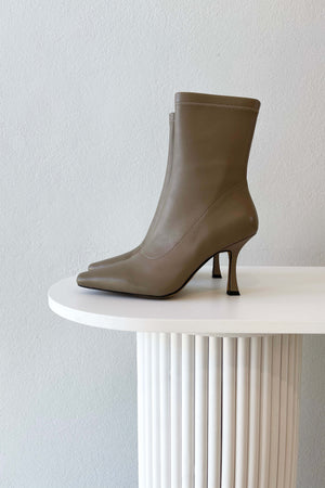 Alias Mae Carmen Boot In Taupe