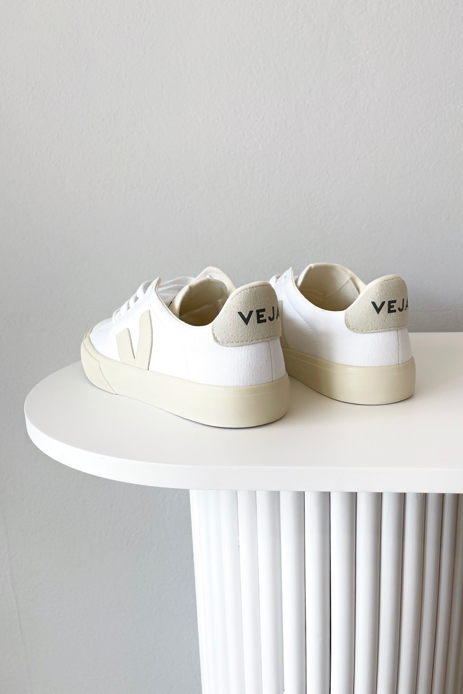 VEJA Campo CA Canvas | White/Pierre