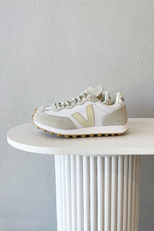 VEJA Rio Branco Alveomesh | White Pierre Natural BEST SELLER RESTOCKED