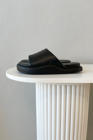 Alias Mae Thea Slide | Black