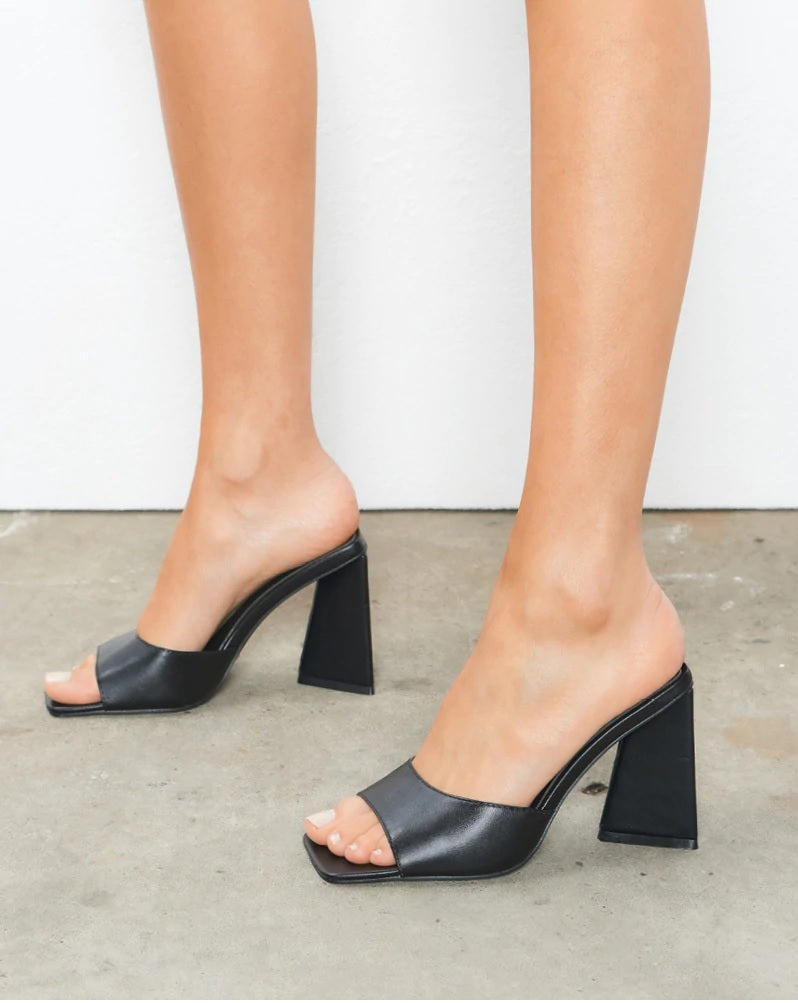 Billini Quinn Heel In Black