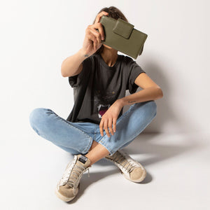 status-anxiety-wallet-ruins-khaki-studio-lifestyle-img