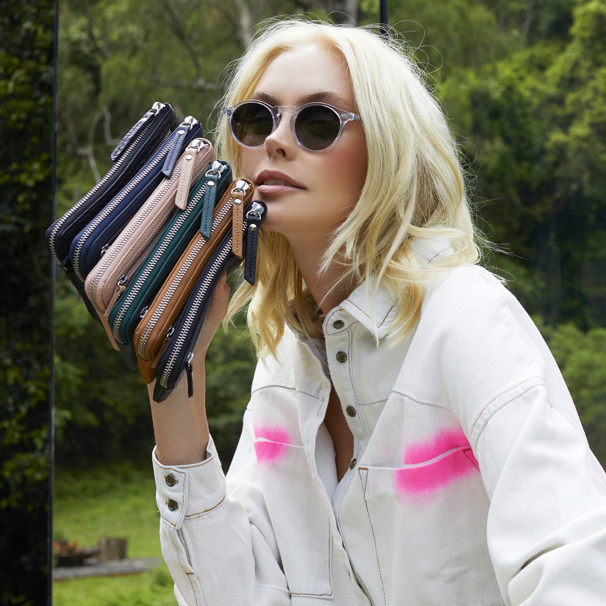 status-anxiety-wallet-smoke-and-mirrors-3_7a25e560-9ddb-408c-ac84-7df9c7470020