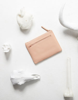 statusanxietycampaign-wallet-fake-it-dusty-pink-2-lifestyle-img_2000x